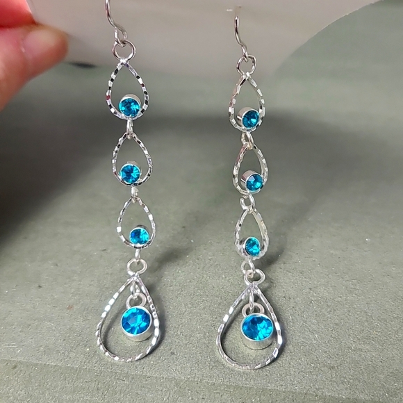 Elegant Silver Tone Blue Rhnistones Dangle Earrings - Picture 16 of 17